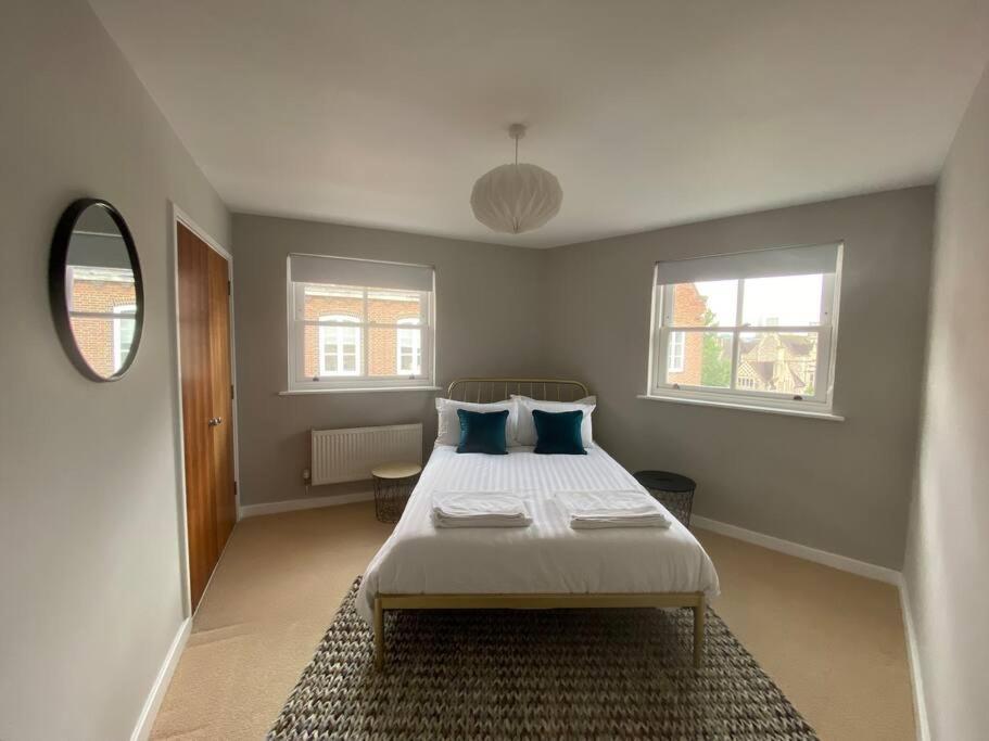 The Penthouse, Winchester Exterior photo