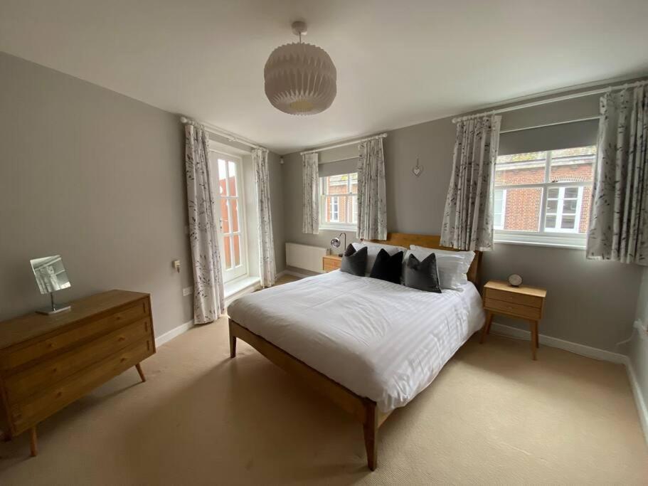 The Penthouse, Winchester Exterior photo